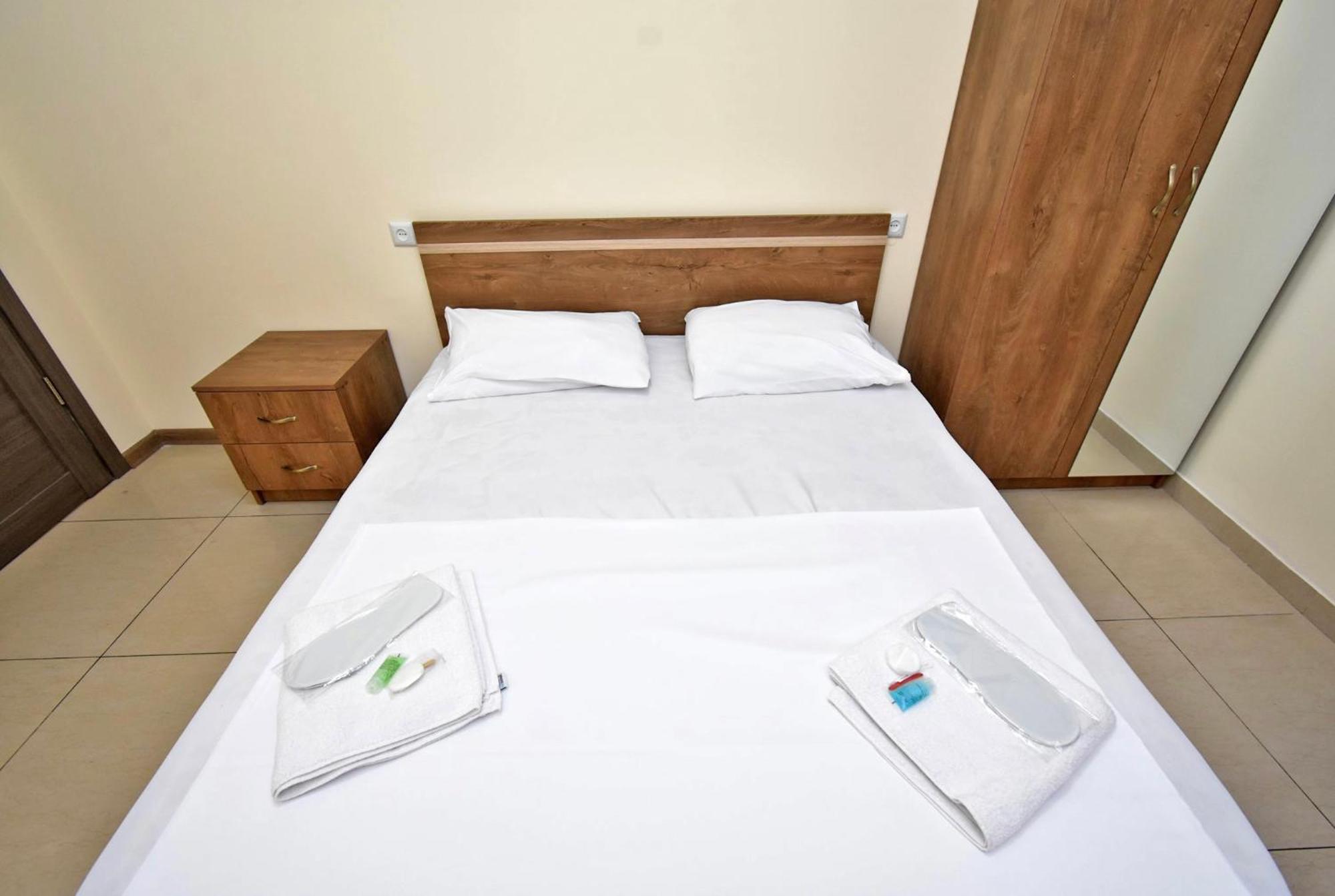 Hotel Costa 耶烈万 外观 照片